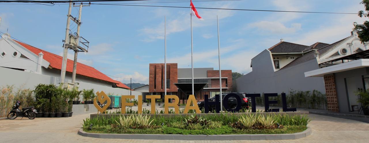 Fitra Hotel Majalengka Exterior foto